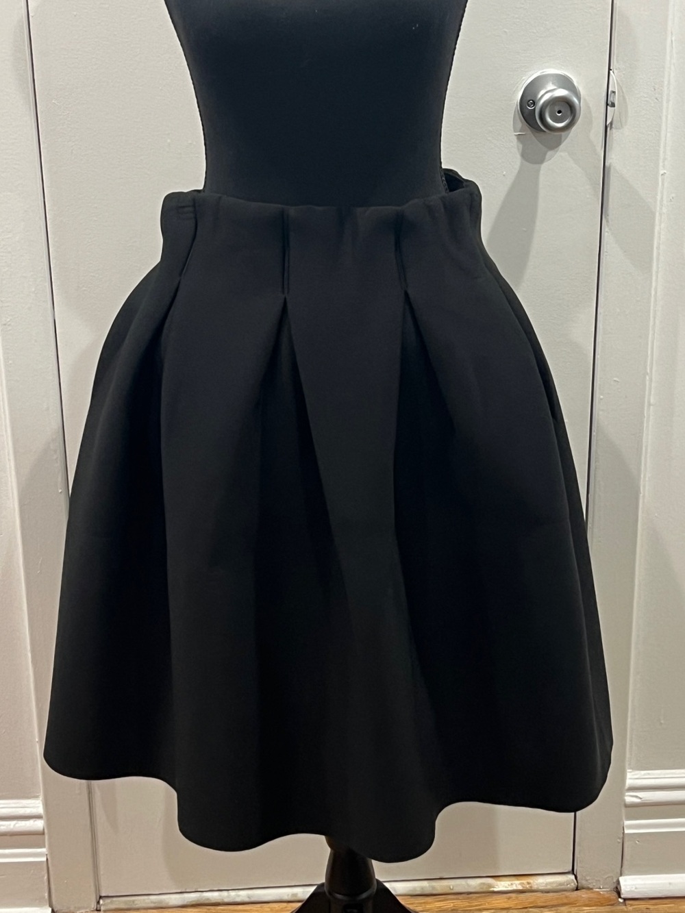 NWT MUR Classic Black Pleated A-Line Skirt